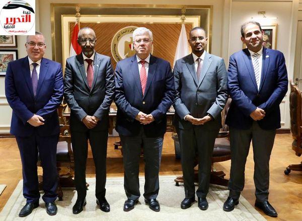 وزير التعليم العالي يبحث مع نظيره الصومالي سبل التعاون المشترك